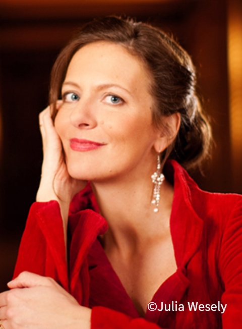 Stephanie Houtzeel